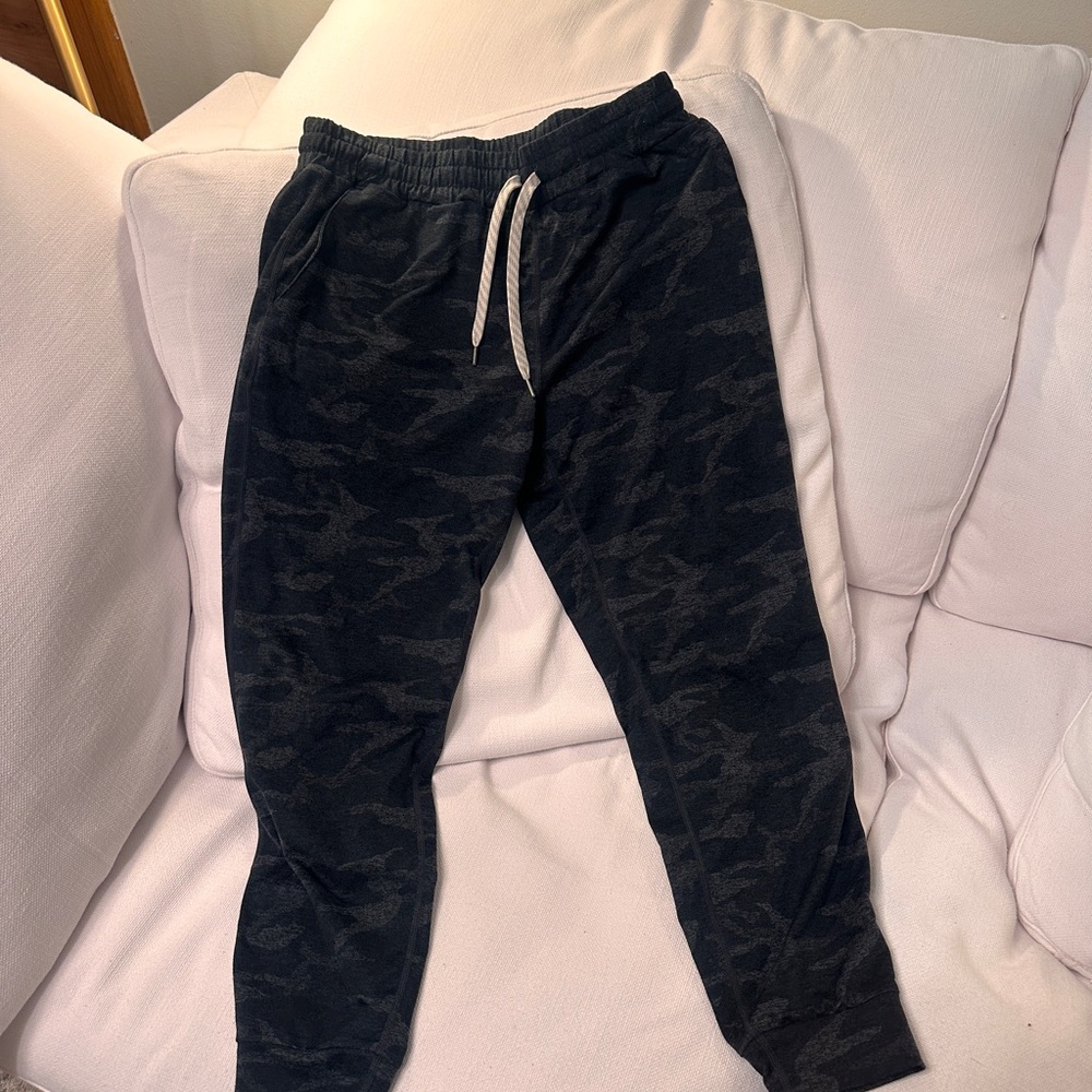 Vuori cameo sweats brand new